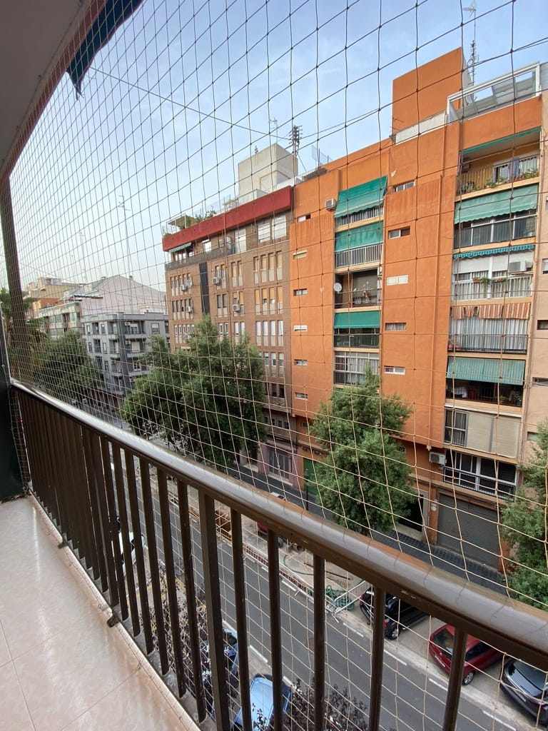 Instalación de redes y pinchos balcón ventanas Valencia